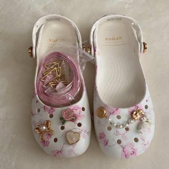 CROCS x Love Shack Fancy Mary Jane Floral Clogs - Picture 5 of 8